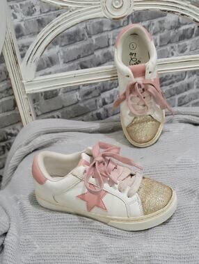 art class Kaitlyn Court Sneakers White &Gold Glitter Pink Star Kids Size 1
